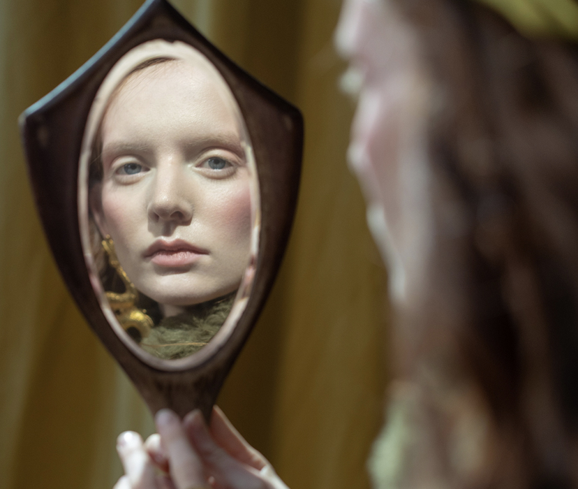 С этим зеркалом для макияжа краситься удобнее — его придумал визажист Марио Дедиванович