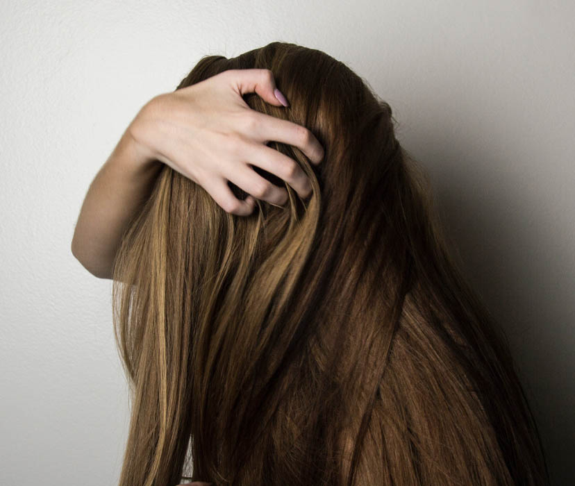 Блогерка рассказала, как отрастила двухметровые волосы