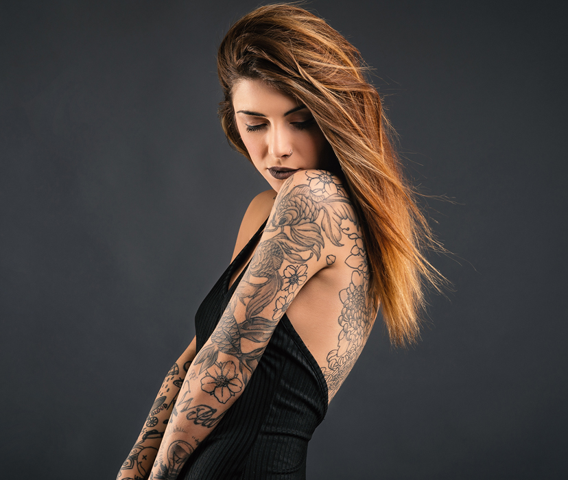 Огромная татуировка с именем бойфренда сделала девушку звездой соцсетей